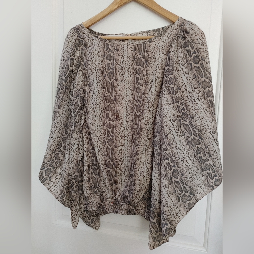✨Suite Blanco Brown & Beige Snakeskin Print Flowy Top ~ Size M